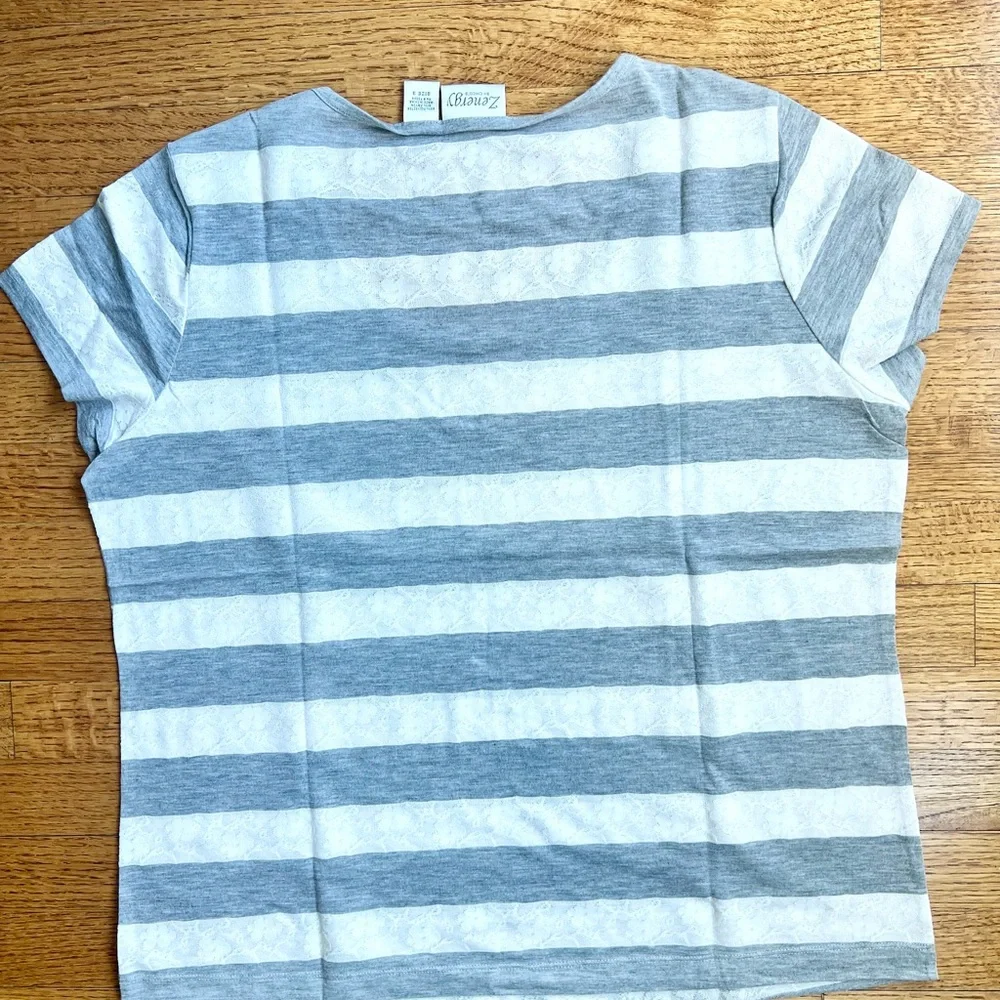 CHICOS ZENERGY GRAY WHITE STRIPE TOP - Picture 3 of 8